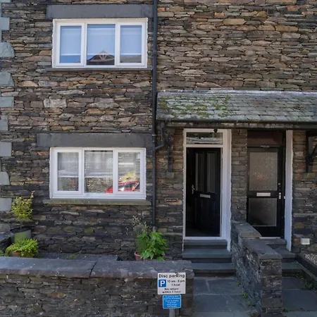 Morland Contemporary Lakeland By Letmestay